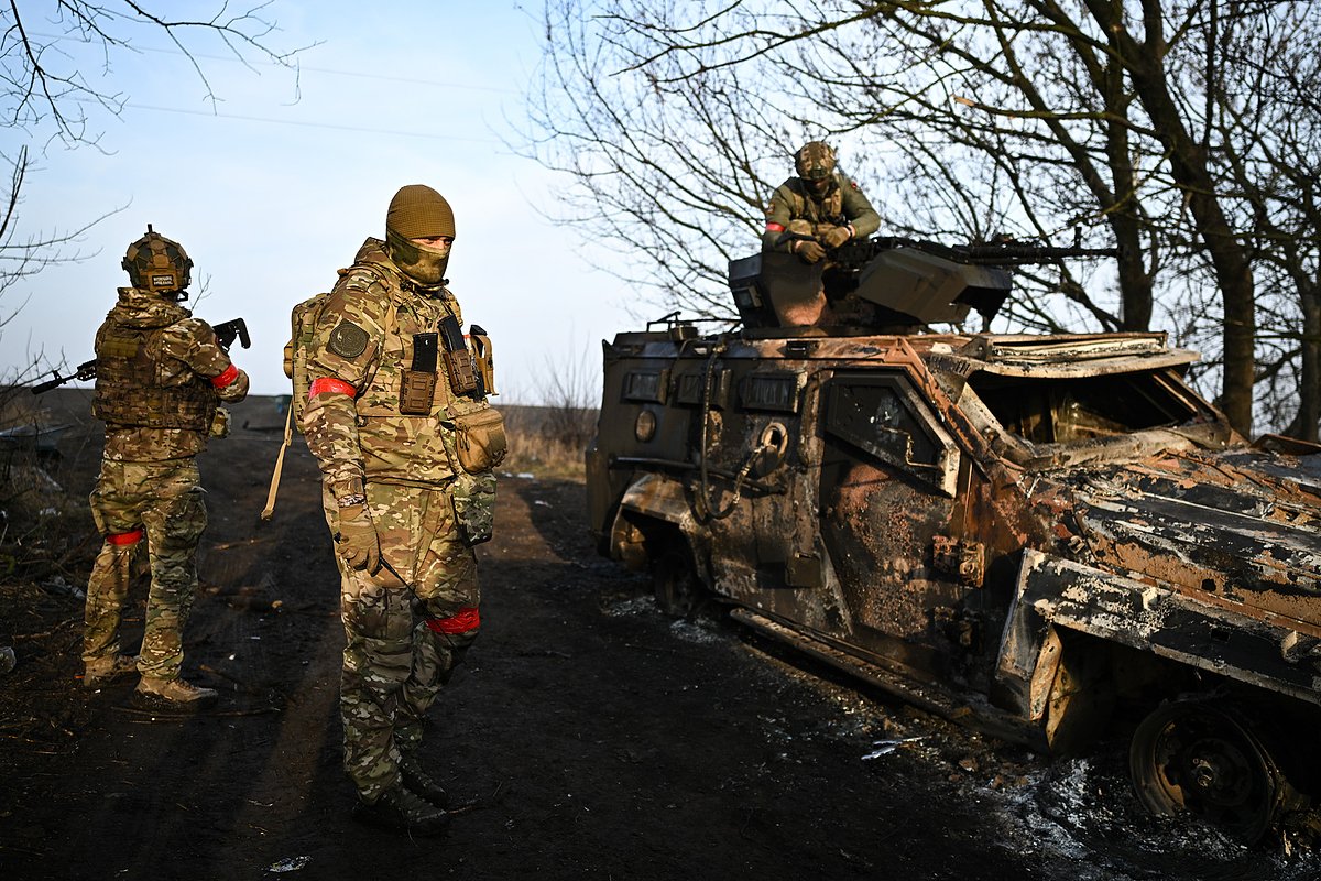 Российские военные сообщили об ожесточенных боях у «дороги смерти» в Курской области. Что об этом известно?