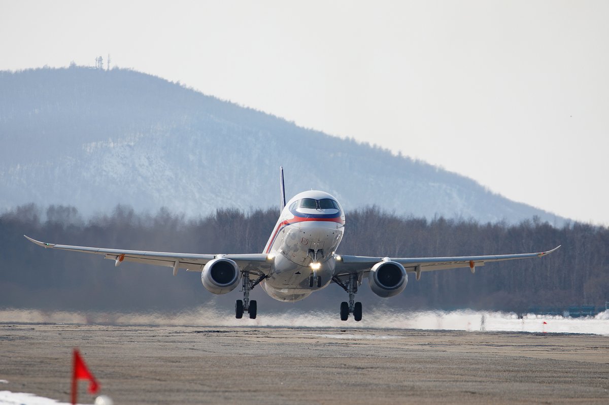 Superjet с российскими двигателями совершил первый полет. Видео