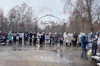 Жители российского города вышли на массовый пикет с требованием «остановить бойню»