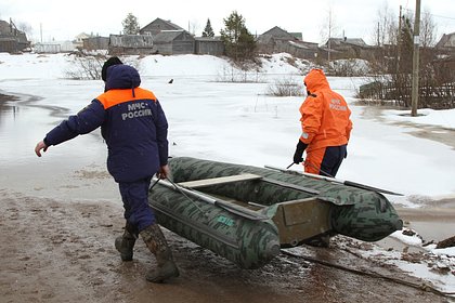 Более сотне жителей российской деревни пришлось покинуть дома из-за ЧС