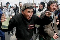 «Власть трещит по швам» 20 лет назад в Киргизии случилась цветная революция. Почему она привела страну к хаосу и бегству населения?