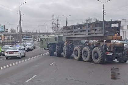 В Белоруссии шасси для неизвестного ракетного комплекса сняли на видео