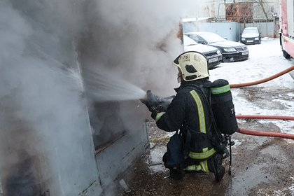 Стала известна причина крупного пожара на стоянке во Владивостоке