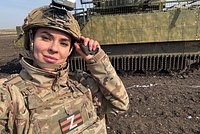 Военкор Первого канала погибла при взрыве мины в Белгородской области. Ранен оператор. Что об этом известно? 