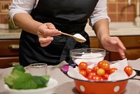 Сколько граммов в столовой и чайной ложках: таблица веса популярных продуктов