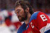 Александр Овечкин забил 894-ю шайбу и повторил рекорд Уэйна Гретцки. Россиянину понадобилось на один матч меньше, чем канадцу 