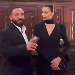 Фильмдердегі жалаңаш әйелдердің онлайн бейнелері Қыздар жағажайда үлкен есектері бар