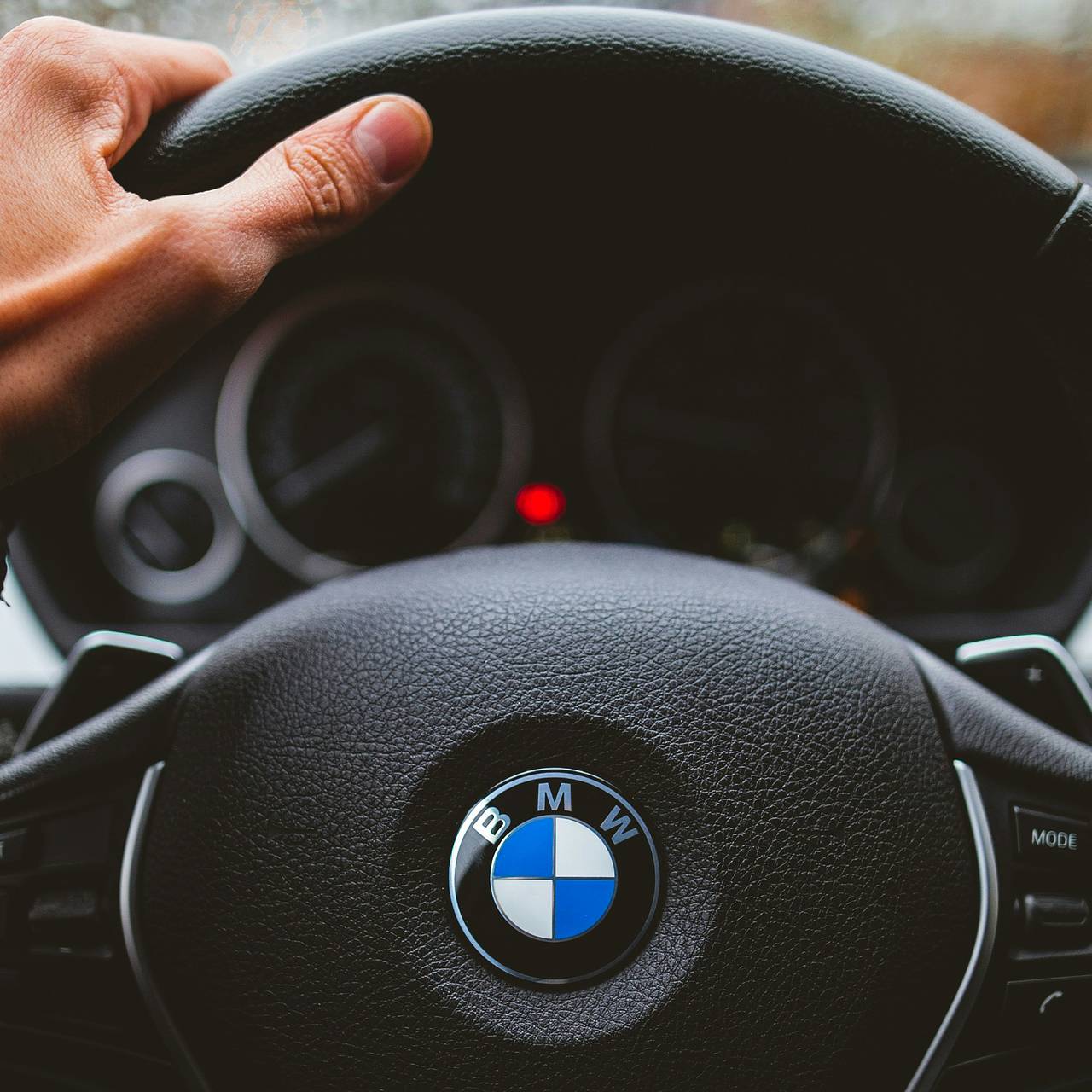 Предпринимателя на розовом BMW задержали в центре российского города