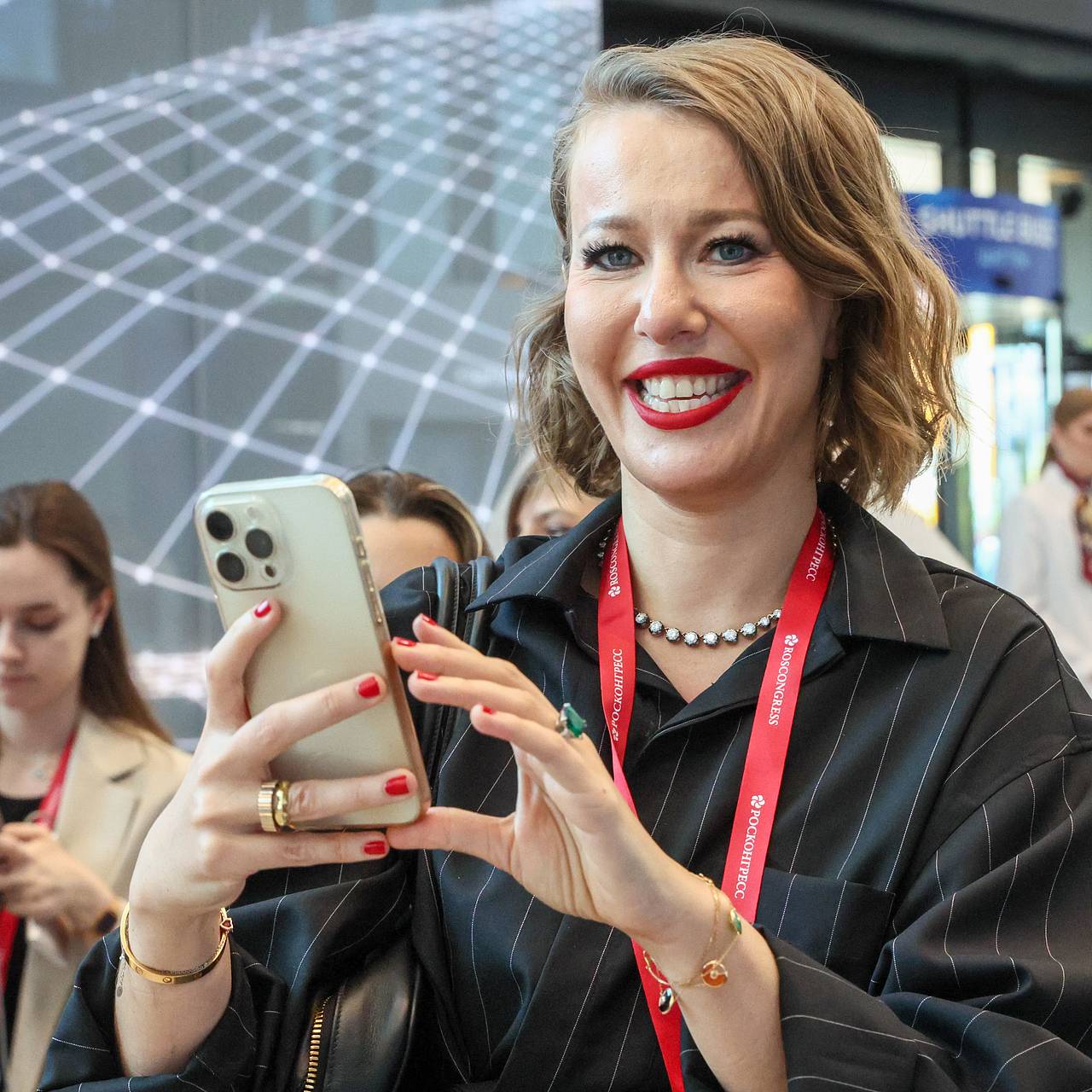 Блять достың әйелі видео көру Жігіт қызын жалап жіберді