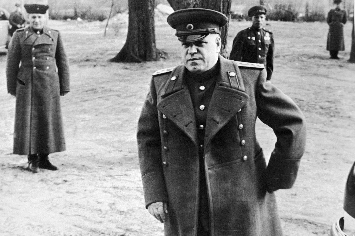 Командующий 1-м Белорусским фронтом маршал Георгий Жуков накануне наступления на Берлин, 1945 год