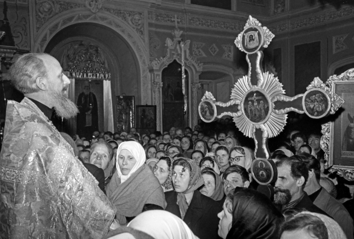 Служба церкви Иоанна Воина на Якиманке в Москве, 1958 год.