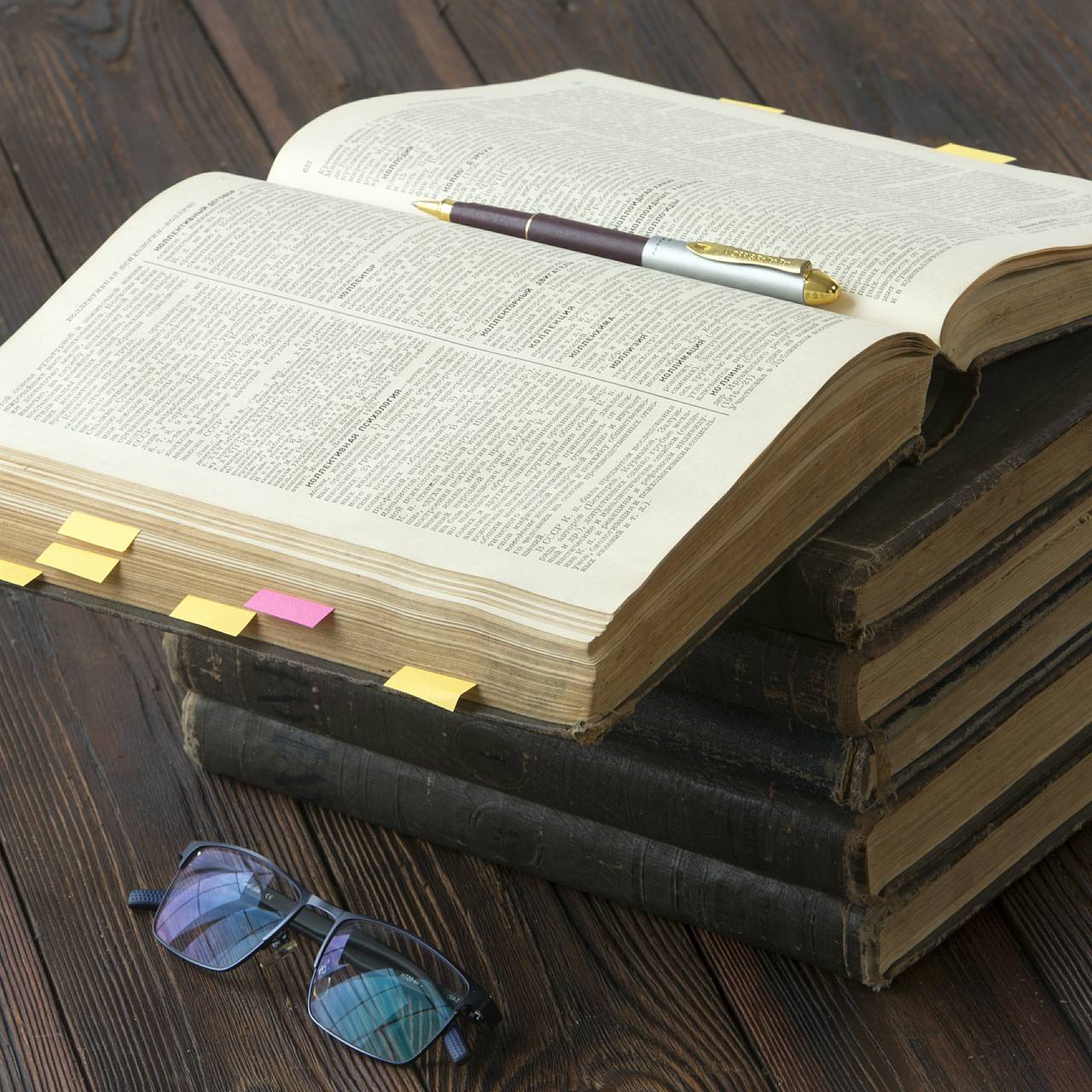 Минцифры предложило маркировать книги с упоминанием наркотиков