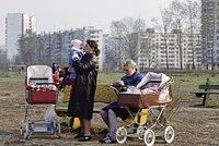 «Меньше стирки и меньше запаха» Как появление одноразовых детских подгузников круто изменило жизнь российских женщин в 1990-е?