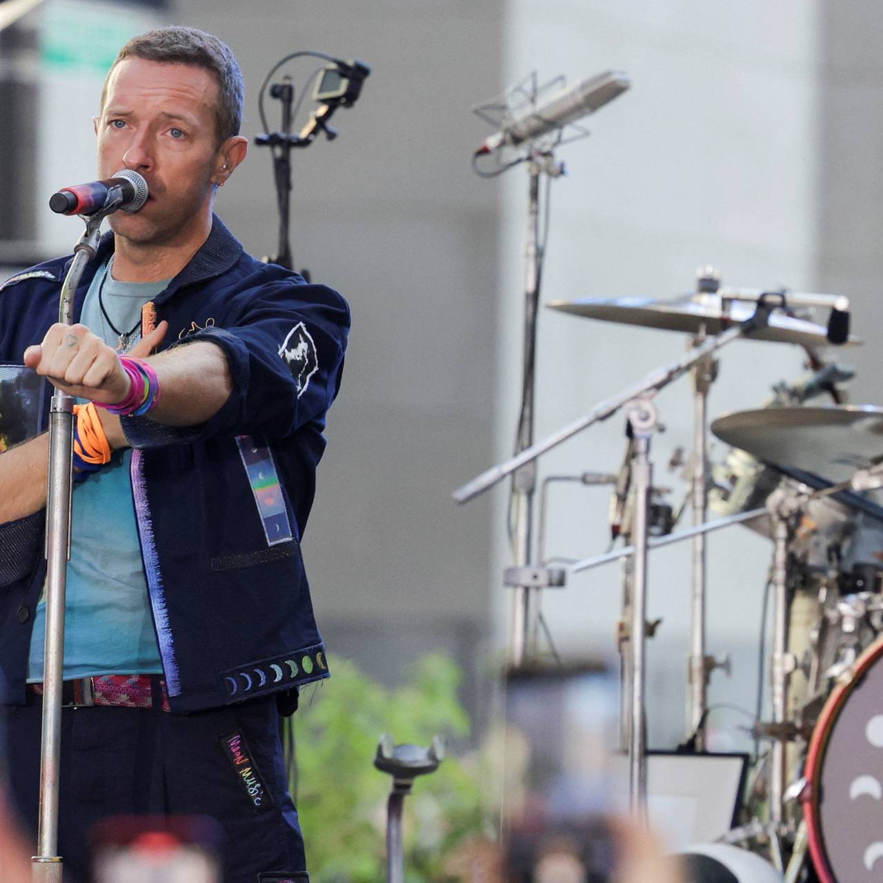 Солист Coldplay спел песню для россиянина и допустил выступление группы в России