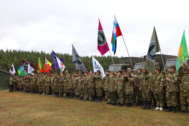 Участники военно-спортивной игры 