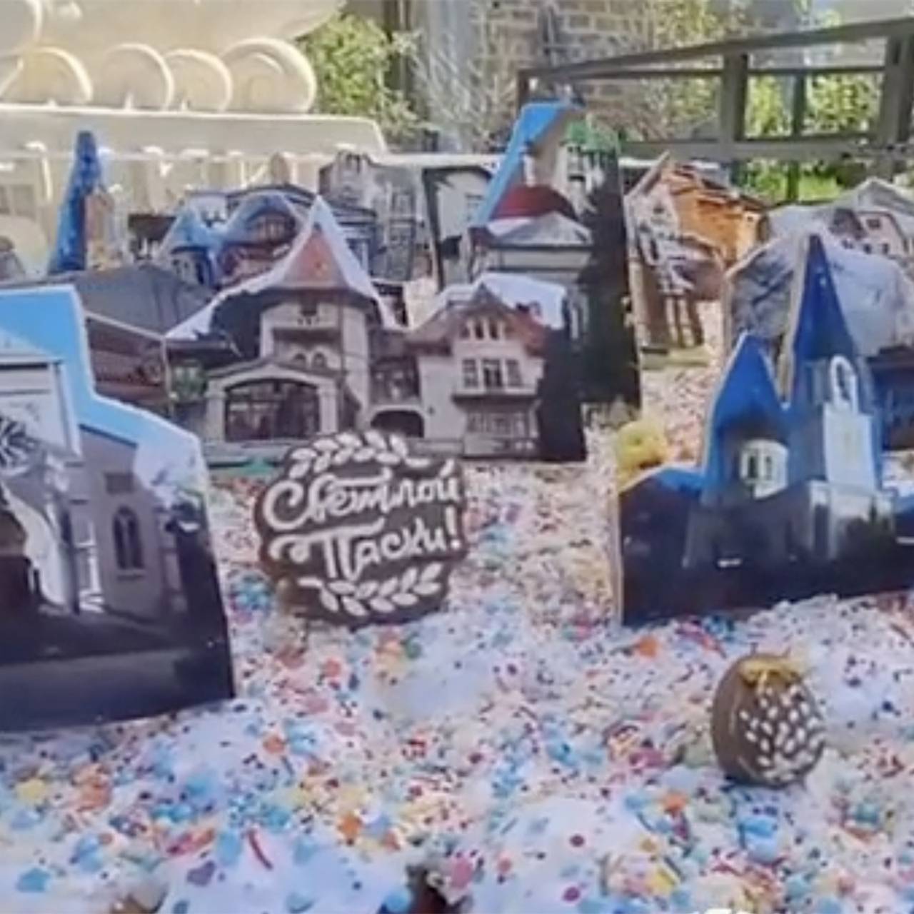 Гигантский кулич испекли в Крыму