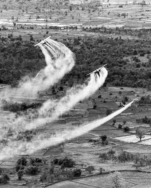 Распыление химикатов над Вьетнамом, 1966 год