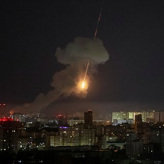 https://icdn.lenta.ru/images/2025/04/24/11/20250424111003685/square_320_8cff3ba607399f4295dfd945c108634b.jpg