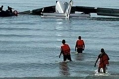 В Таиланде самолет упал в море