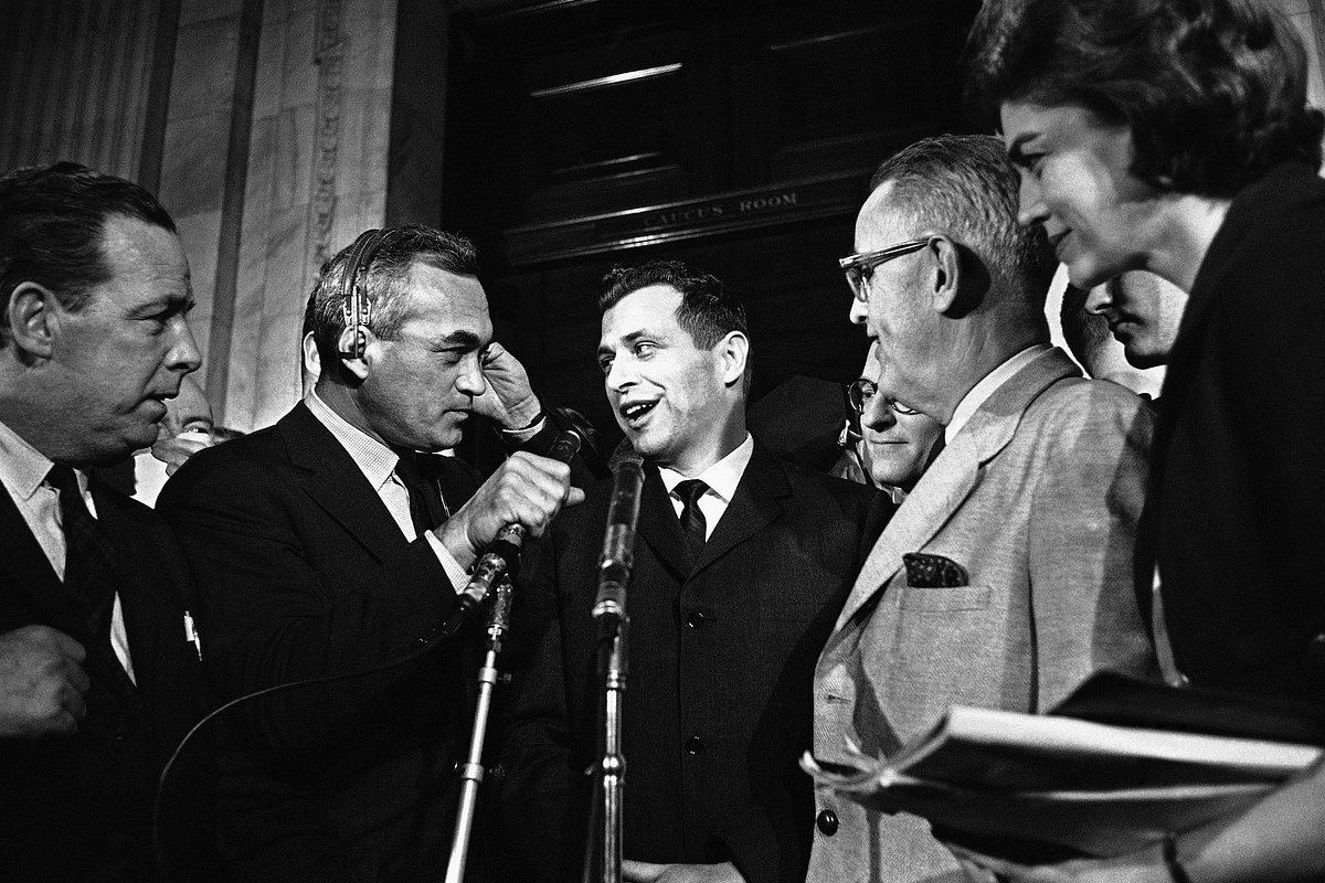 Пауэрс дает интервью в старом здании Сената в Вашингтоне, 6 марта 1962 года