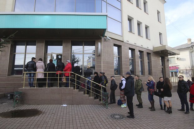 Сбой в банковской системе Украины: проблемы с работой из-за обновления дата-центра