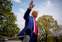 «Он не отвечает на их звонки». Трамп рассказал, что европейские лидеры много раз просили его позвонить Путину из-за Украины