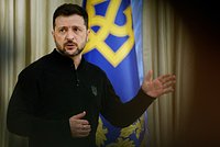 Зеленский пригрозил ударом по параду Победы в Москве. На что он рассчитывает? 