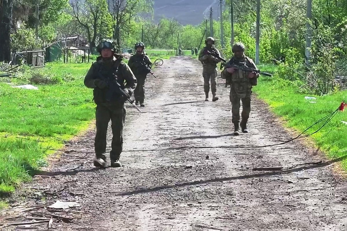 Военнослужащие ВС РФ и ВС КНДР в Курской области