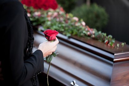 Женщина встретила подростка на похоронах и соблазнила его