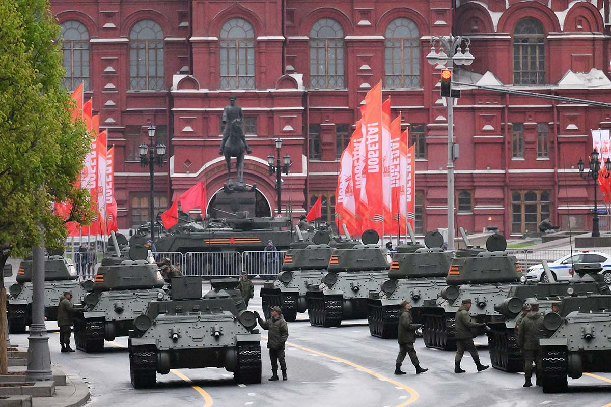 «Пробил дно». В России отреагировали на предупреждение Зеленского к мировым лидерам о возможной опасности 9 Мая в Москве