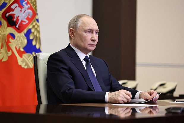 Путин заявил, что не считает себя вершителем судеб России