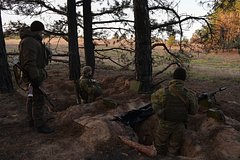 Военнослужащие на боевой позиции в районе Кинбурнской косы