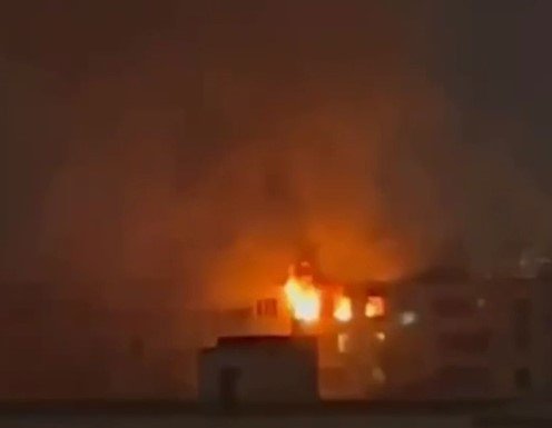 Взрыв и пожар в Москве: 6 человек заблокированы на верхнем этаже, 12 пострадали
