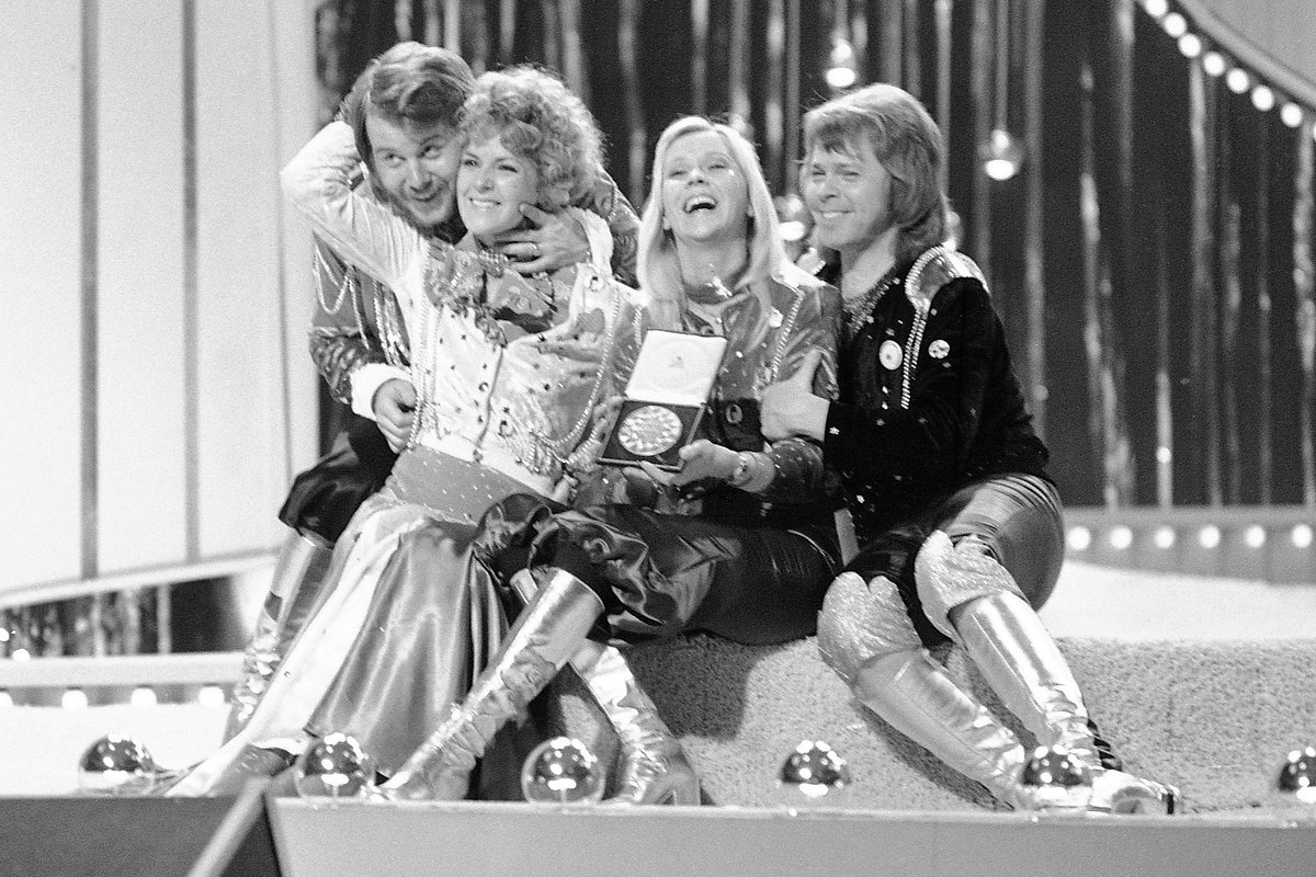 Группа ABBA празднует победу на конкурсе «Евровидение-1974»