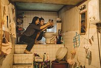 Трущобы, крохотные подвалы и кварталы из картонных коробок. Где ночуют молодые жители стран Азии?