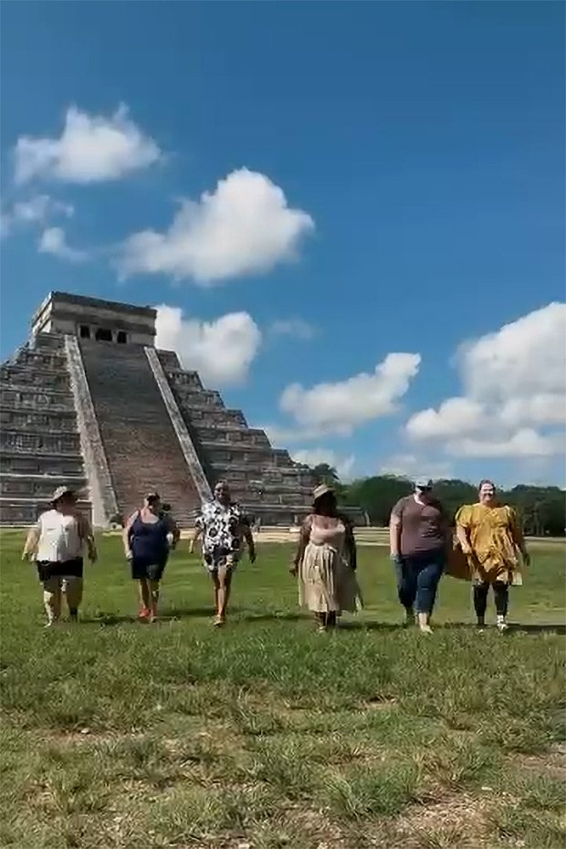 Кадр из видео туристической кампании Fat Girls Traveling Tours