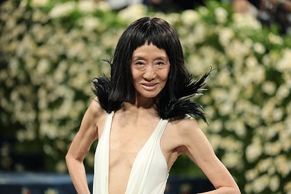 75-летняя Вера Вонг посетила Met Gala в платье с экстремальным вырезом