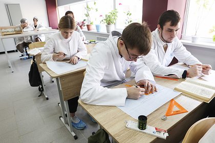 «Не стоит тратить десять лет на учебу» В России меняют систему образования. Чего ждать школьникам?​on 11 Maggio 2025 at 21:01