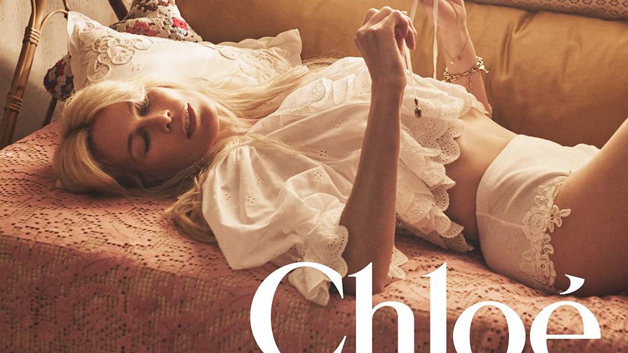 Нина Гогаеваның жалаңаш суреттері Күйеуі бөксеге және қынапқа айна қояды