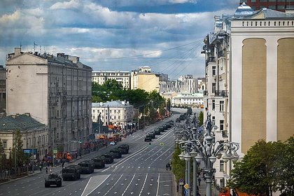 Военная техника выдвинулась в центр Москвы