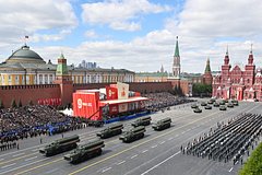 В США оценили парад Победы на Красной площади в Москве. Почему журналисты сочли его провалом Запада?