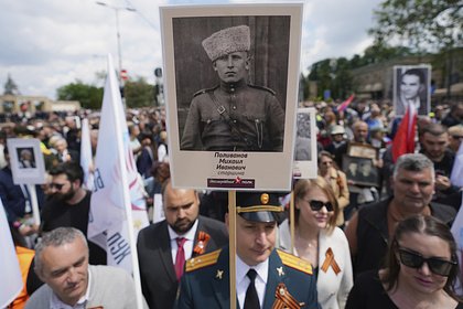 Украинские активисты попытались сорвать «Бессмертный полк» в Европе