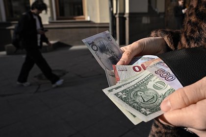 Россиянам дали совет по обмену валюты для поездок за границу