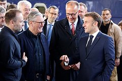 Кир Стармер, Фридрих Мерц и Эммануэль Макрон (слева направо)
