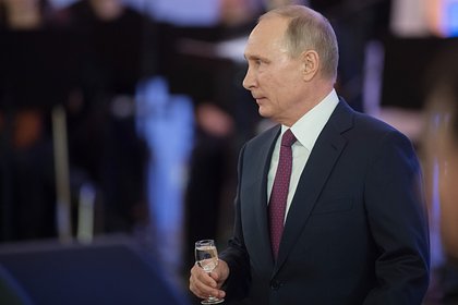 Путин поднял фронтовые 100 грамм на приеме в честь Дня Победы