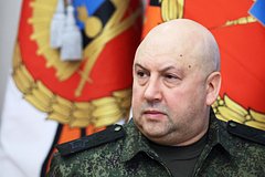 Опубликовано новое фото Сергея Суровикина. Пропавшего из публичного поля генерала заметили в Африке