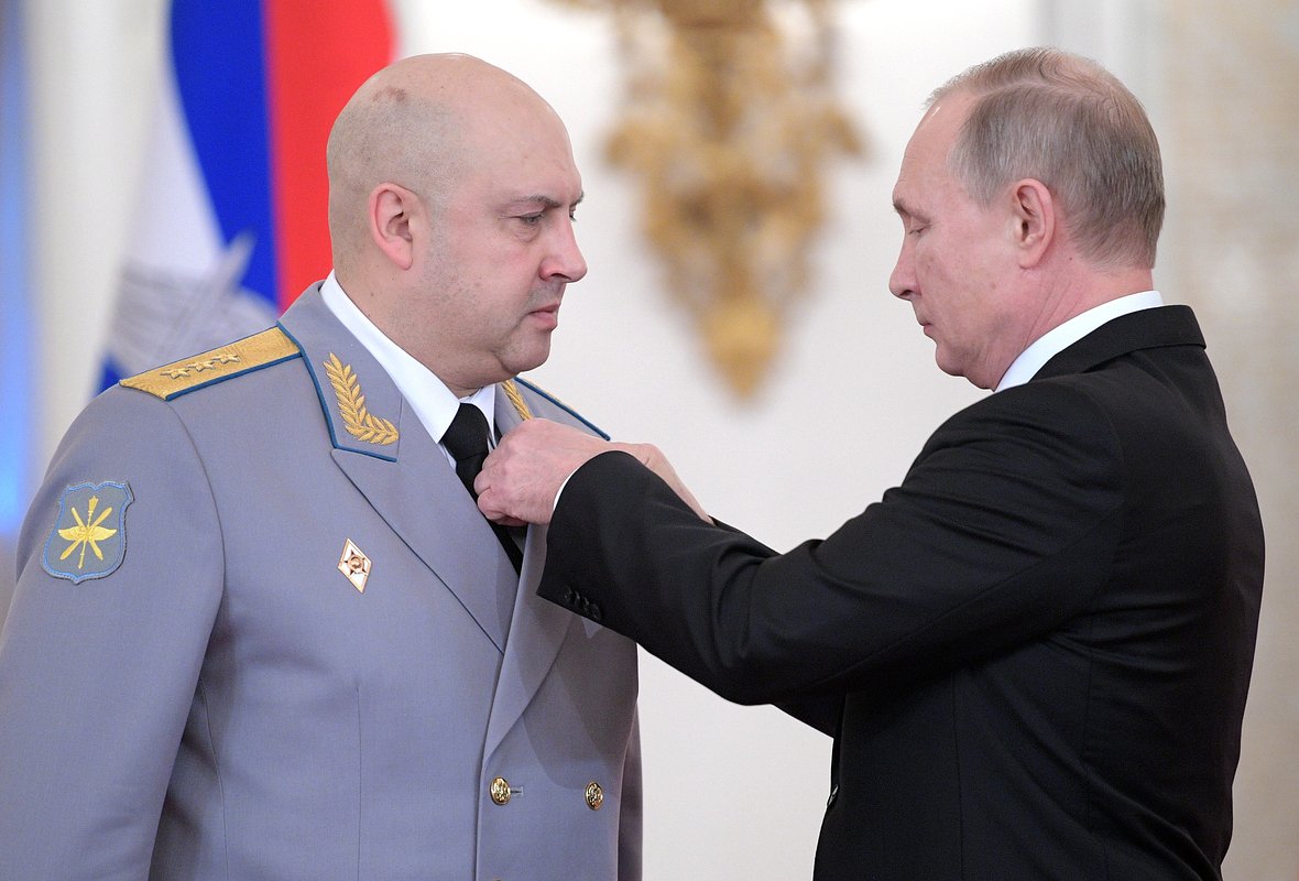 Опубликовано новое фото Сергея Суровикина. Пропавшего из публичного поля генерала заметили в Африке