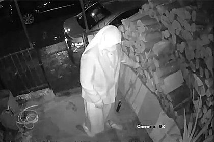 Вор переоделся монахиней, попал на видео и избежал наказания