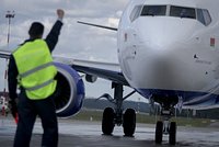 У пассажирского самолета треснуло лобовое стекло в полете над Россией 