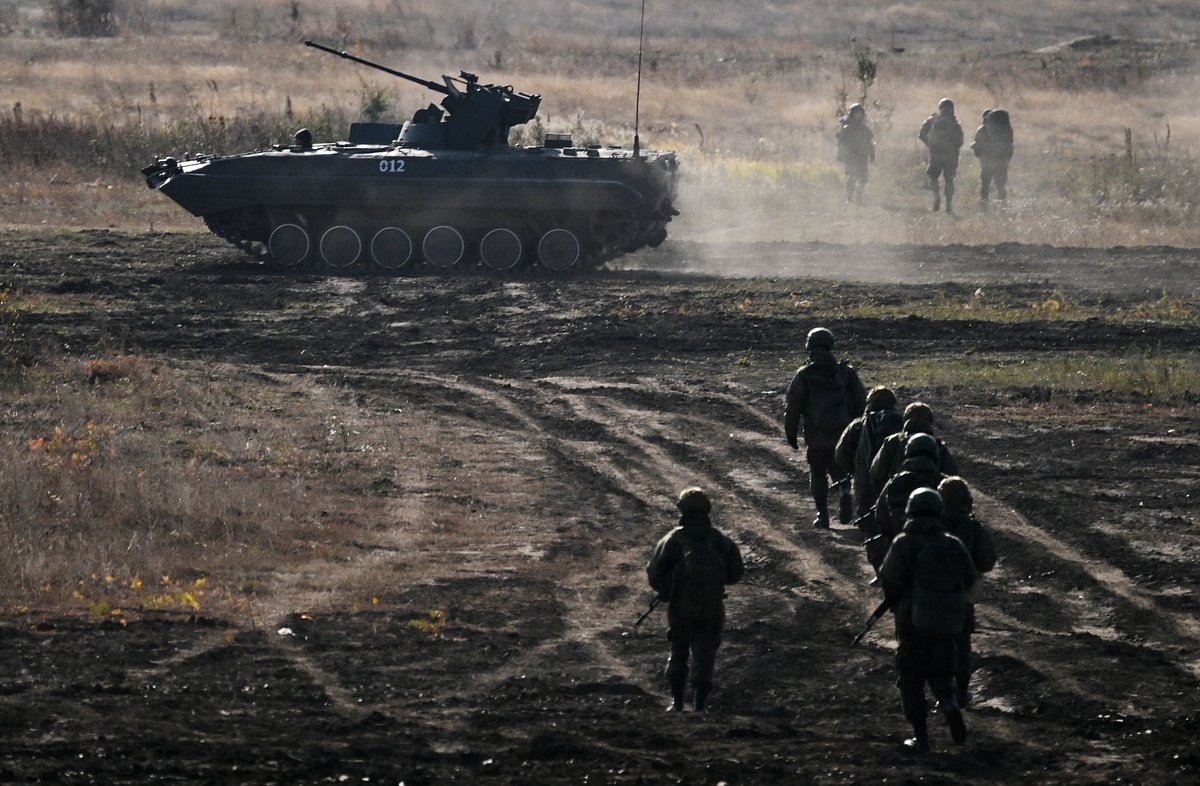 Бывшие заключенные сбежали с военного полигона под Ростовом. Они подписали контракты с Минобороны и ждали отправки на СВО